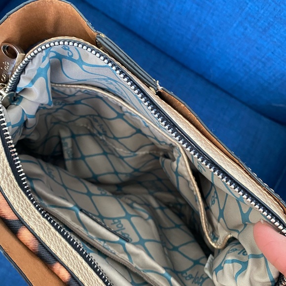 CO LAB Golden purse with inside leopard zip and snap closure. - Picture 6 of 16